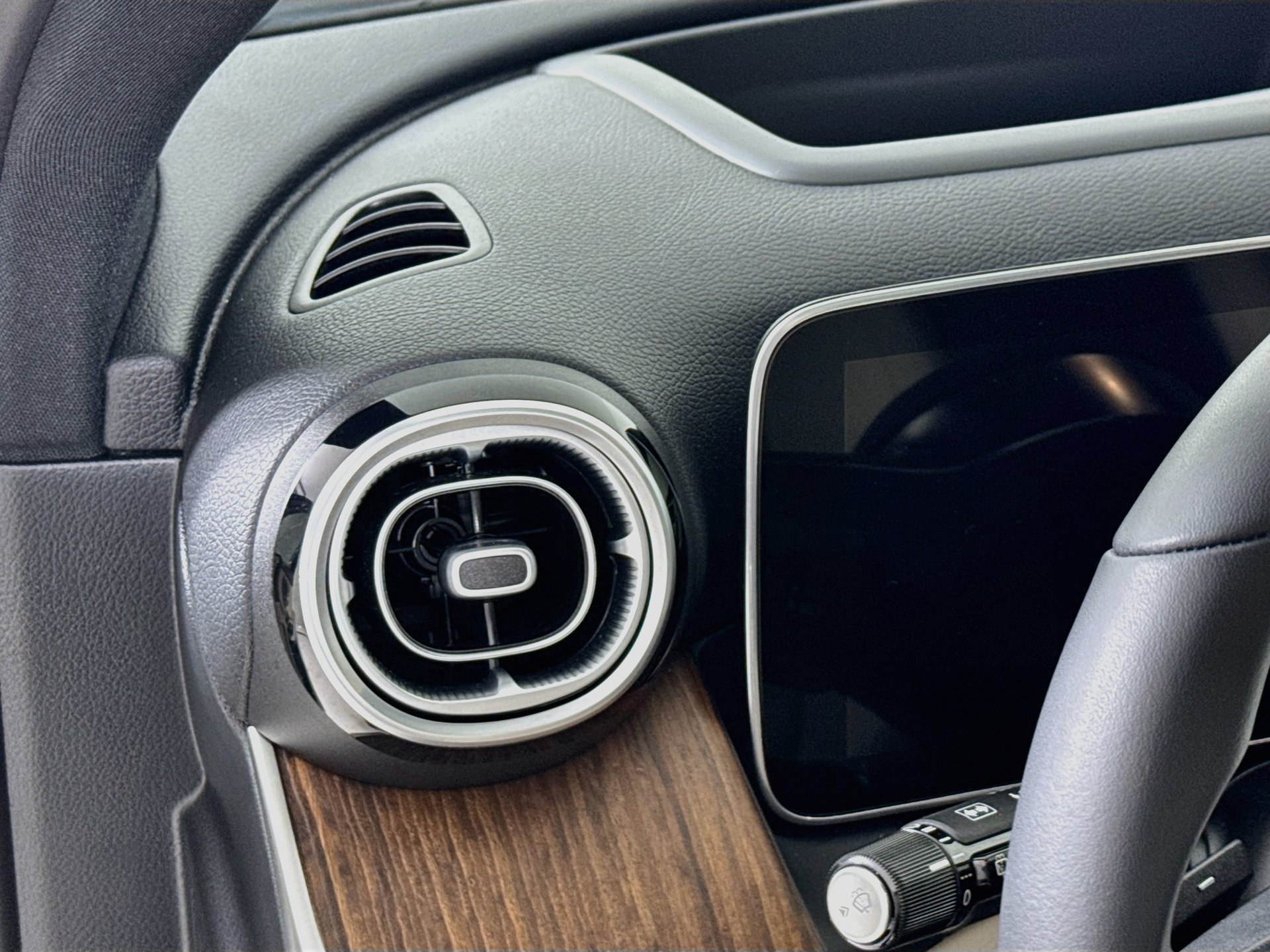 Certified 2026 Mercedes-Benz GLC 300 image 11