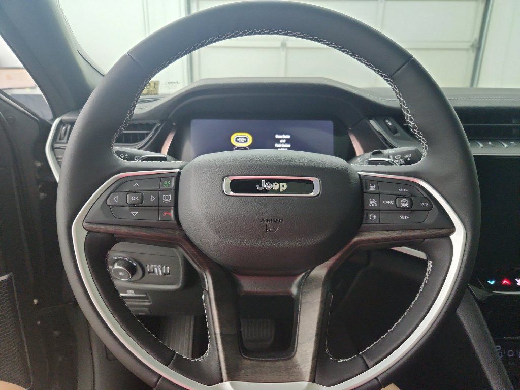 New 2027 Jeep Grand Cherokee Limited AWD/4WD image 22