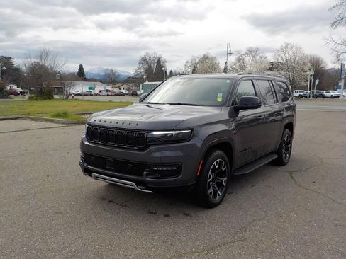 Used 2025 Jeep Wagoneer Series II image 1