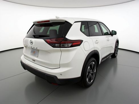 Used 2025 Nissan Rogue SV FWD image 9