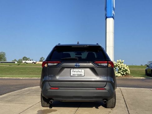 Used 2022 Toyota RAV4 LE AWD/4WD image 10