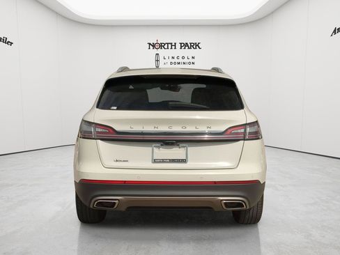 Used 2022 Lincoln Nautilus Reserve FWD image 4