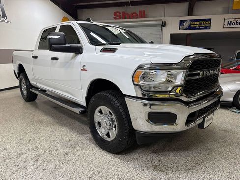 Used 2024 RAM 2500 Tradesman w/ Chrome Appearance Group AWD/4WD image 11