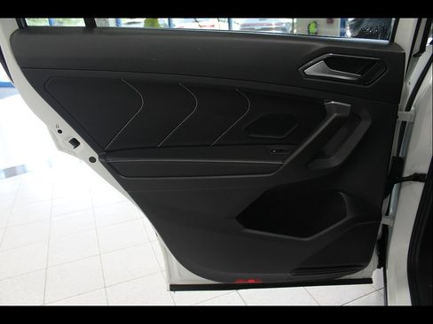 Used 2022 Volkswagen Tiguan SE R-Line AWD/4WD image 17