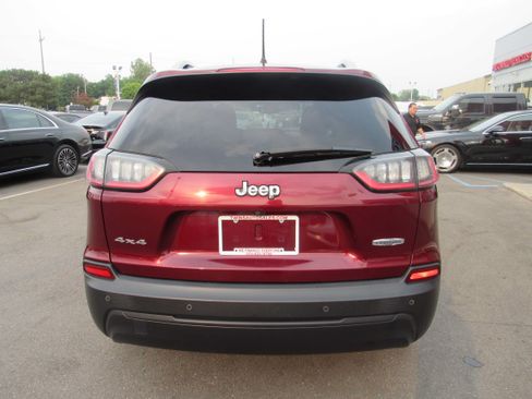 Used 2021 Jeep Cherokee Latitude w/ Mopar Interior Package AWD/4WD image 7