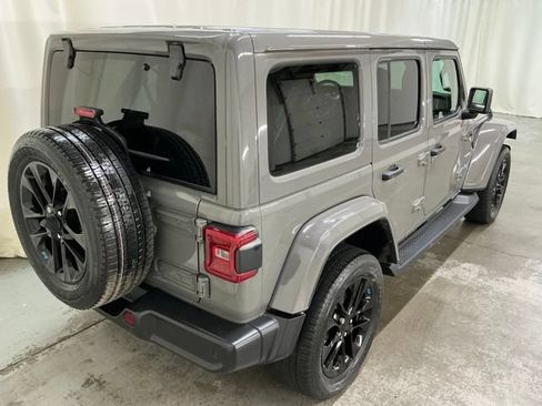 Used 2022 Jeep Wrangler Unlimited Sahara w/ Cold Weather Group AWD/4WD image 4