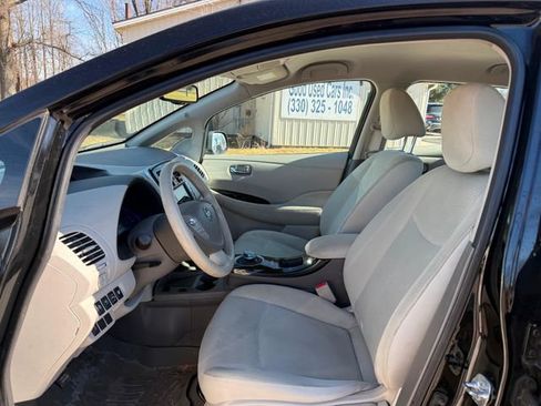 Used 2015 Nissan Leaf SV image 7