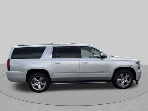Used 2018 Chevrolet Suburban Premier AWD/4WD image 39