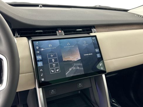 Used 2025 Land Rover Discovery Sport S image 12