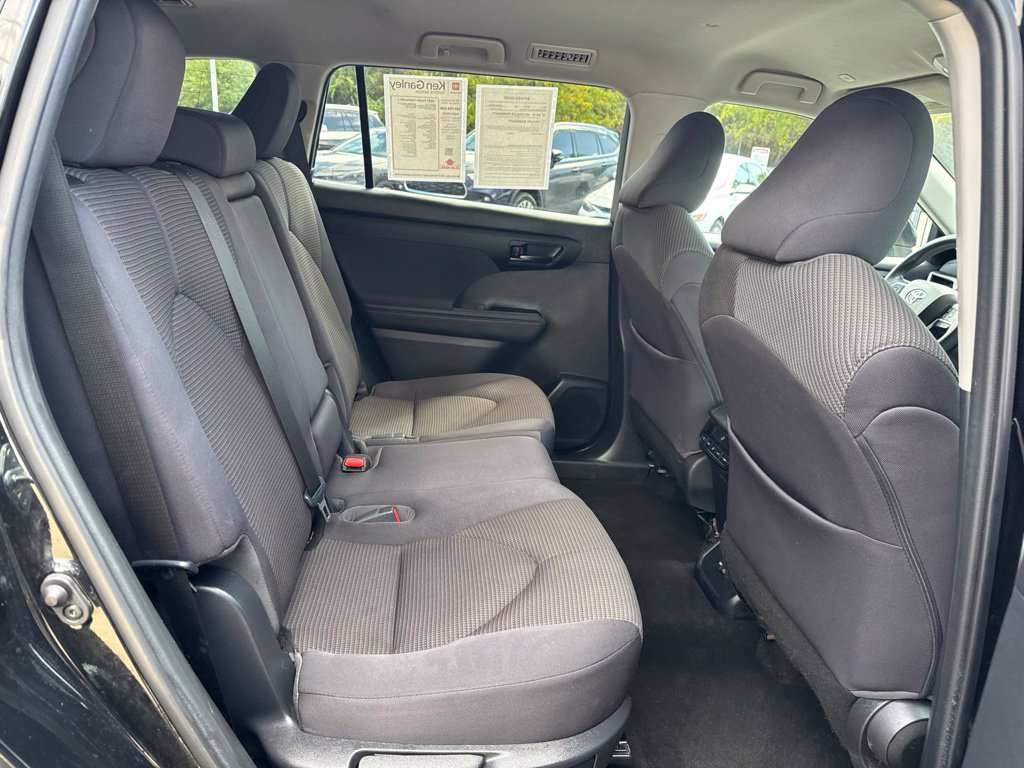 Used 2023 Toyota Highlander L FWD image 31