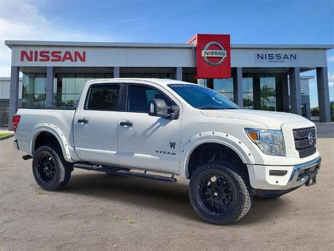 Certified 2022 Nissan Titan SV w/ SV Convenience Package image 2