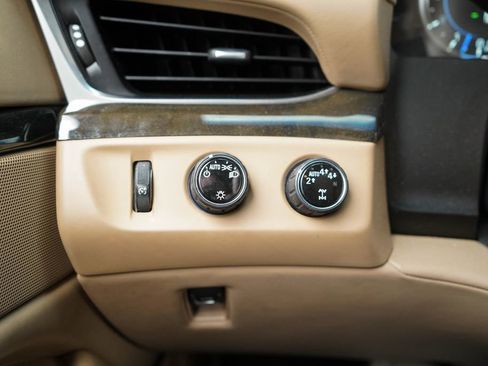 Used 2019 Cadillac Escalade Platinum image 25