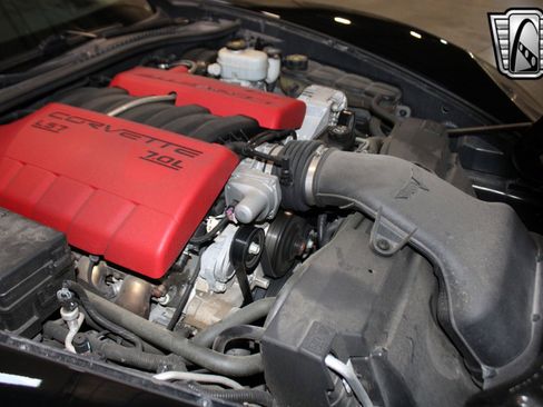 Used 2013 Chevrolet Corvette 427 w/ 1SB Preferred Equipment Group image 18