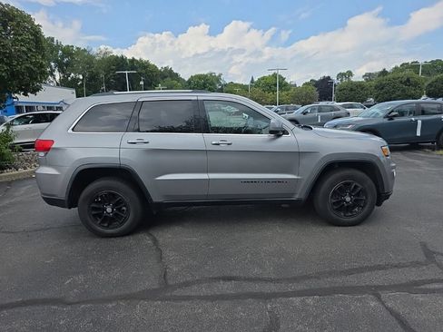 Used 2018 Jeep Grand Cherokee Laredo AWD/4WD image 9