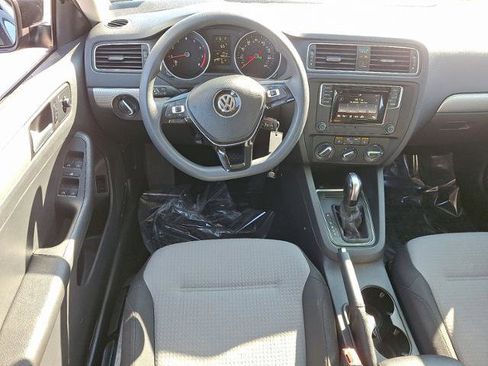 Used 2017 Volkswagen Jetta S w/ Jetta S Cold Weather Package image 11