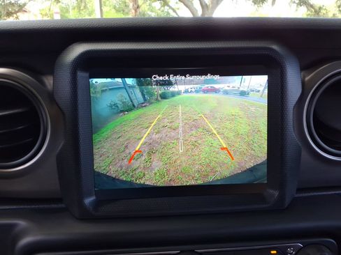 Used 2019 Jeep Wrangler Sport AWD/4WD image 25