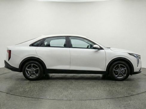 Used 2025 Kia K4 LXS image 11