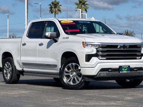Used 2025 Chevrolet Silverado 1500 High Country w/ Technology Package AWD/4WD image 2