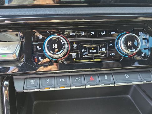 Used 2024 GMC Sierra 2500 AT4 w/ AT4 Premium Plus Package image 23