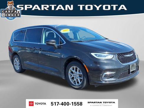 Used 2023 Chrysler Pacifica Touring-L FWD image 4