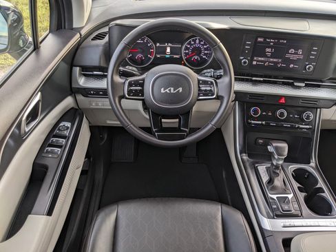 Certified 2024 Kia Carnival LX image 13