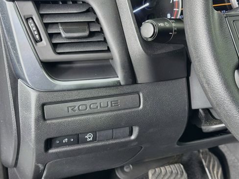 Used 2026 Nissan Rogue S FWD image 17