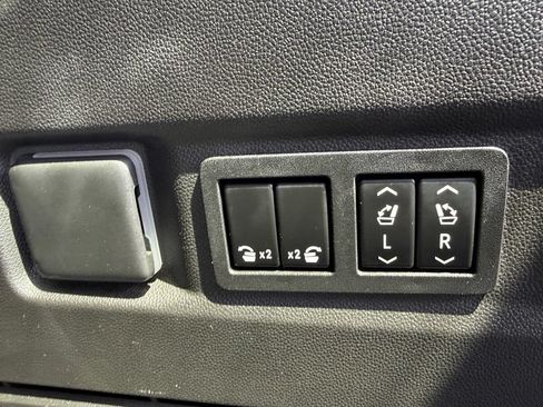 Used 2022 Chevrolet Tahoe RST w/ Luxury Package AWD/4WD image 28