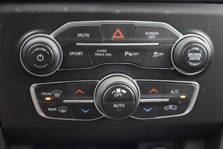 Used 2020 Dodge Charger SXT AWD/4WD image 31