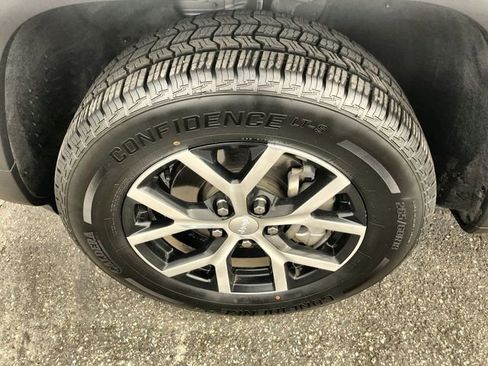 Used 2024 Jeep Grand Cherokee Limited image 10