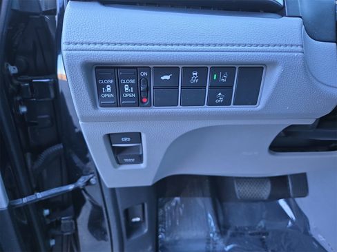 Used 2018 Honda Odyssey EX-L image 19