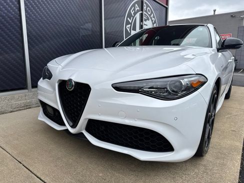 Used 2023 Alfa Romeo Giulia Veloce AWD/4WD image 18