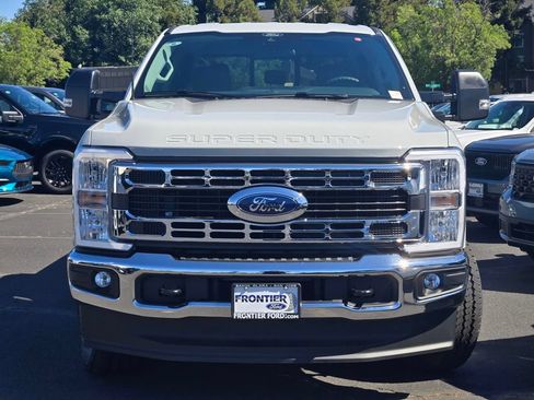 New 2026 Ford F250 XLT w/ FX4 Off-Road Package AWD/4WD image 2