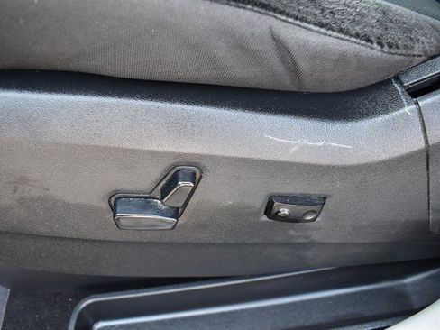 Used 2019 Dodge Grand Caravan SE w/ UConnect Hands-Free Group image 11