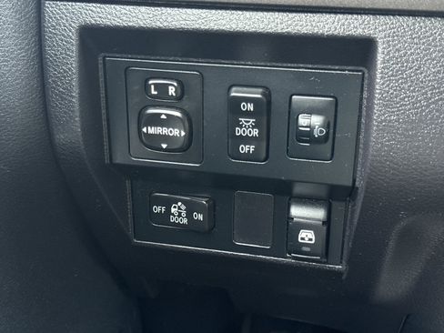 Used 2015 Toyota Tundra SR5 w/ SR5 Upgrade Package image 25