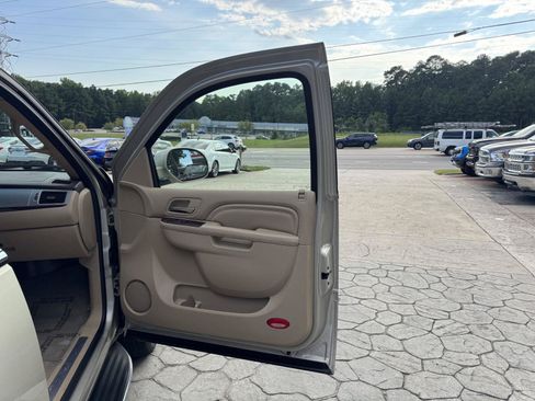 Used 2013 Cadillac Escalade Luxury RWD image 20