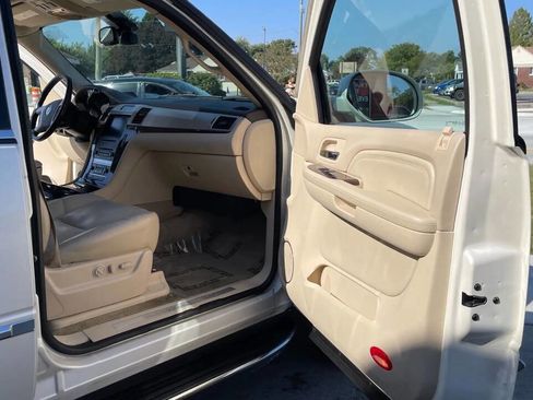Used 2007 Cadillac Escalade AWD w/ Information Package image 14