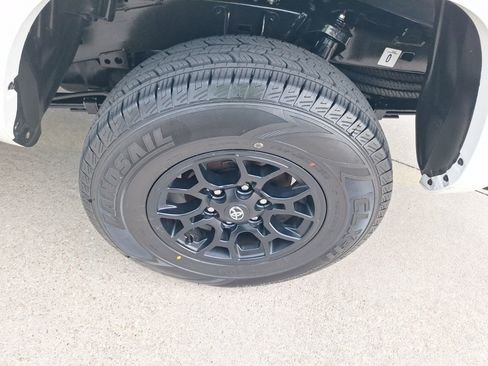 Used 2022 Toyota Tacoma SR5 RWD image 10