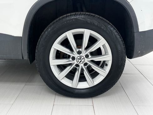 Used 2017 Volkswagen Tiguan S image 38