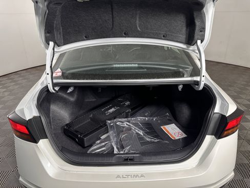 New 2025 Nissan Altima 2.5 SR image 18