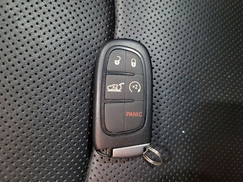 Used 2021 Jeep Cherokee Limited w/ Elite Package AWD/4WD image 32
