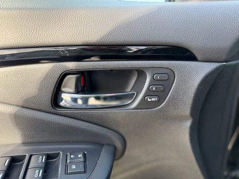 Used 2020 Honda Pilot Touring image 39