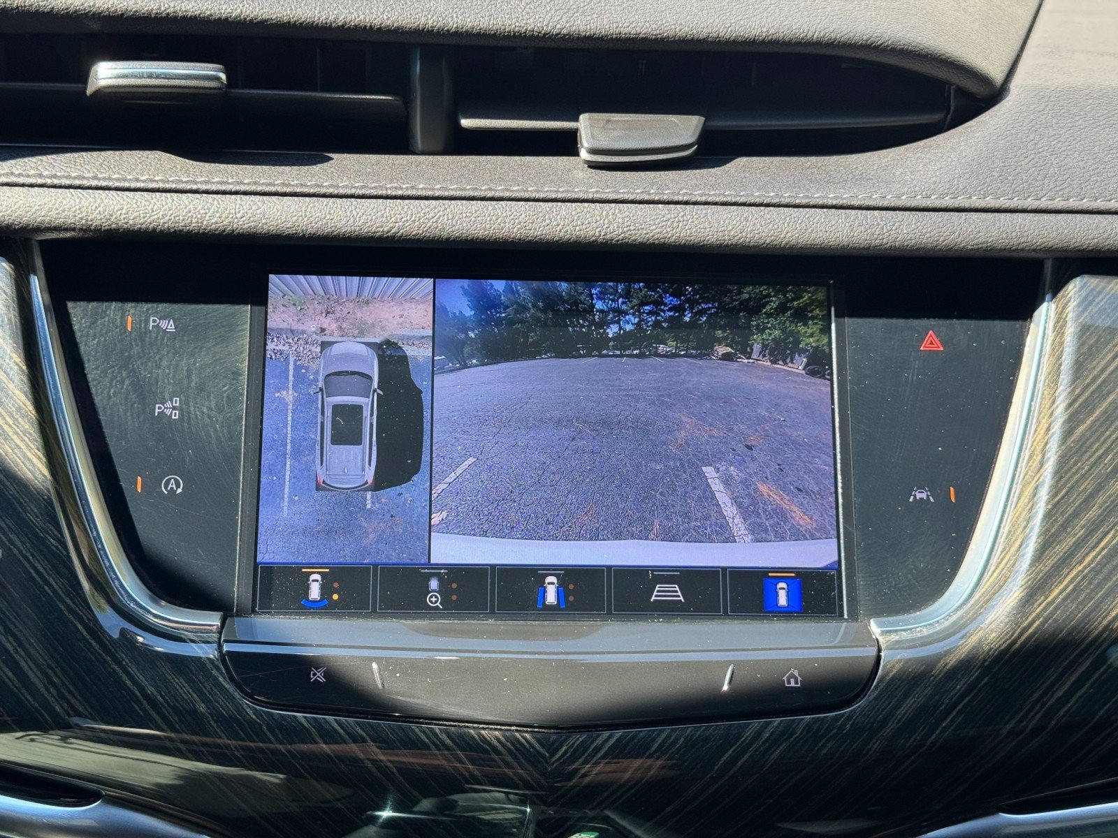 Used 2022 Cadillac XT6 Premium Luxury w/ Technology Package FWD image 29