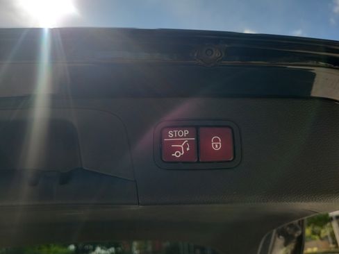 Used 2020 Mercedes-Benz GLC 300 w/ Premium Package image 10