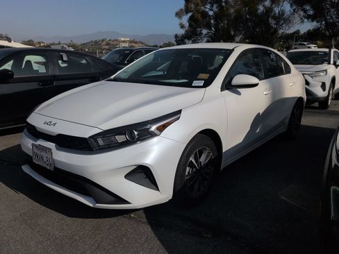 Used 2024 Kia Forte LXS FWD image 1