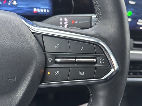 Used 2025 Chevrolet Equinox LT w/ Convenience Package II image 34