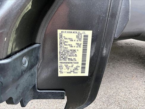 Used 2005 Nissan Titan SE RWD image 29