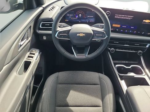 New 2026 Chevrolet Traverse LT w/ Sun and Wheel Package FWD image 16