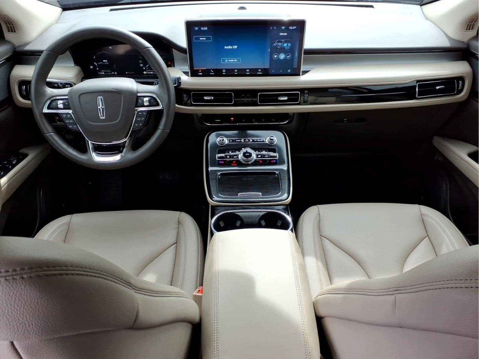 Used 2023 Lincoln Nautilus FWD w/ Premium Package image 11