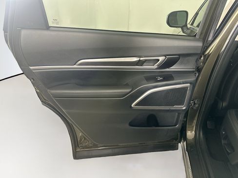 Used 2025 Kia Telluride S image 27