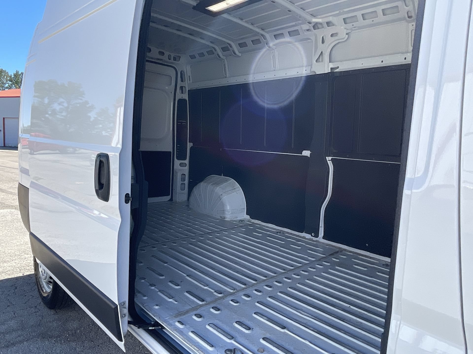 Used 2025 RAM ProMaster 2500 w/ Convenience Group FWD image 24